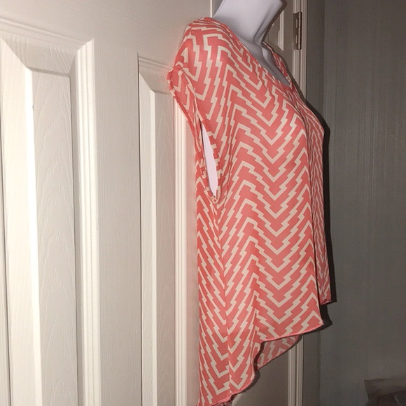 High-Low Chevron Top - Picture 2 of 3